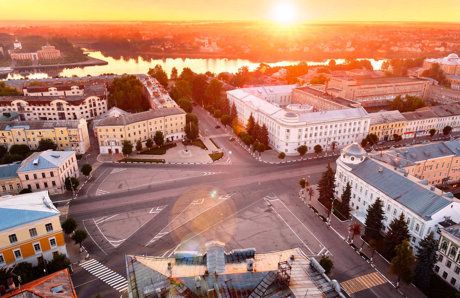Тверь — не просто остановка «Сапсана» на пути из Москвы в Петербург. Дореволюционный микрорайон, родина Михаила Круга и арт-центр «Рельсы»