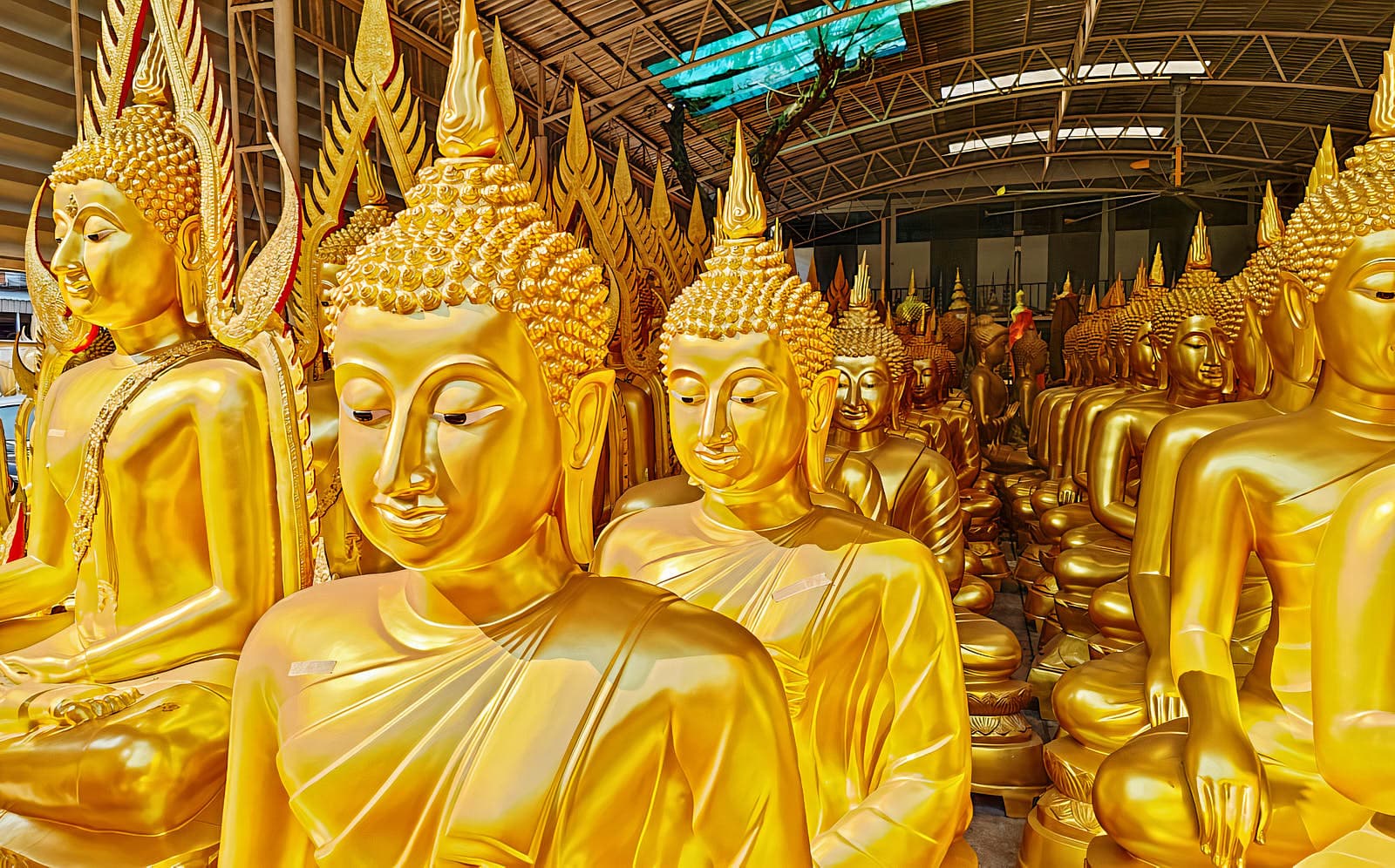 Бангкок. Тут нет достопримечательностей из разряда «вау». Но городской быт такой интересный, что город можно исследовать годами