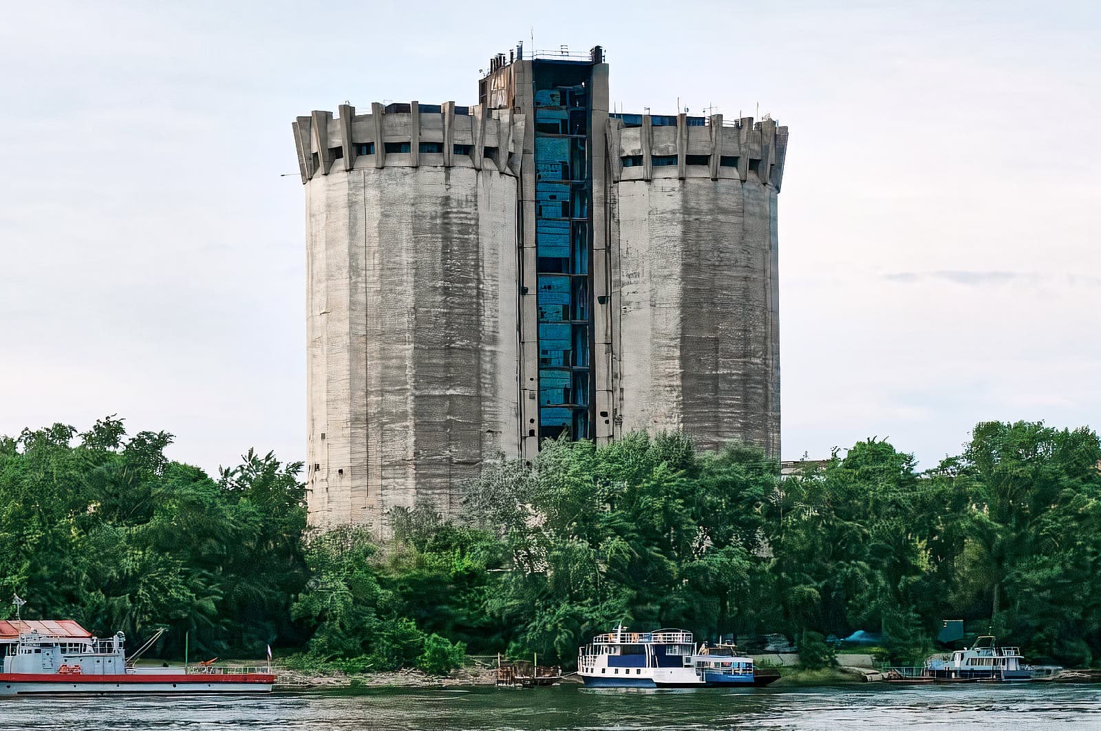 Вертикальный элеватор в Самаре — эталонная архитектура брутализма