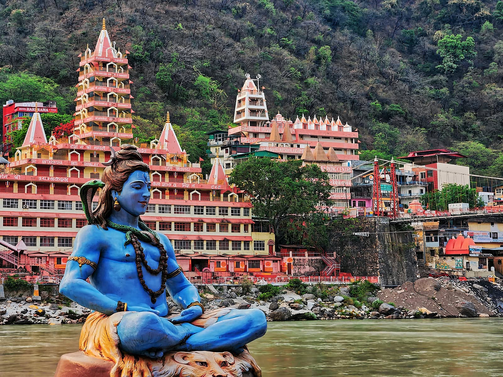 Ришикеш: йога, духовность и ашрамы. Это в Индии, недалеко от Гималаев