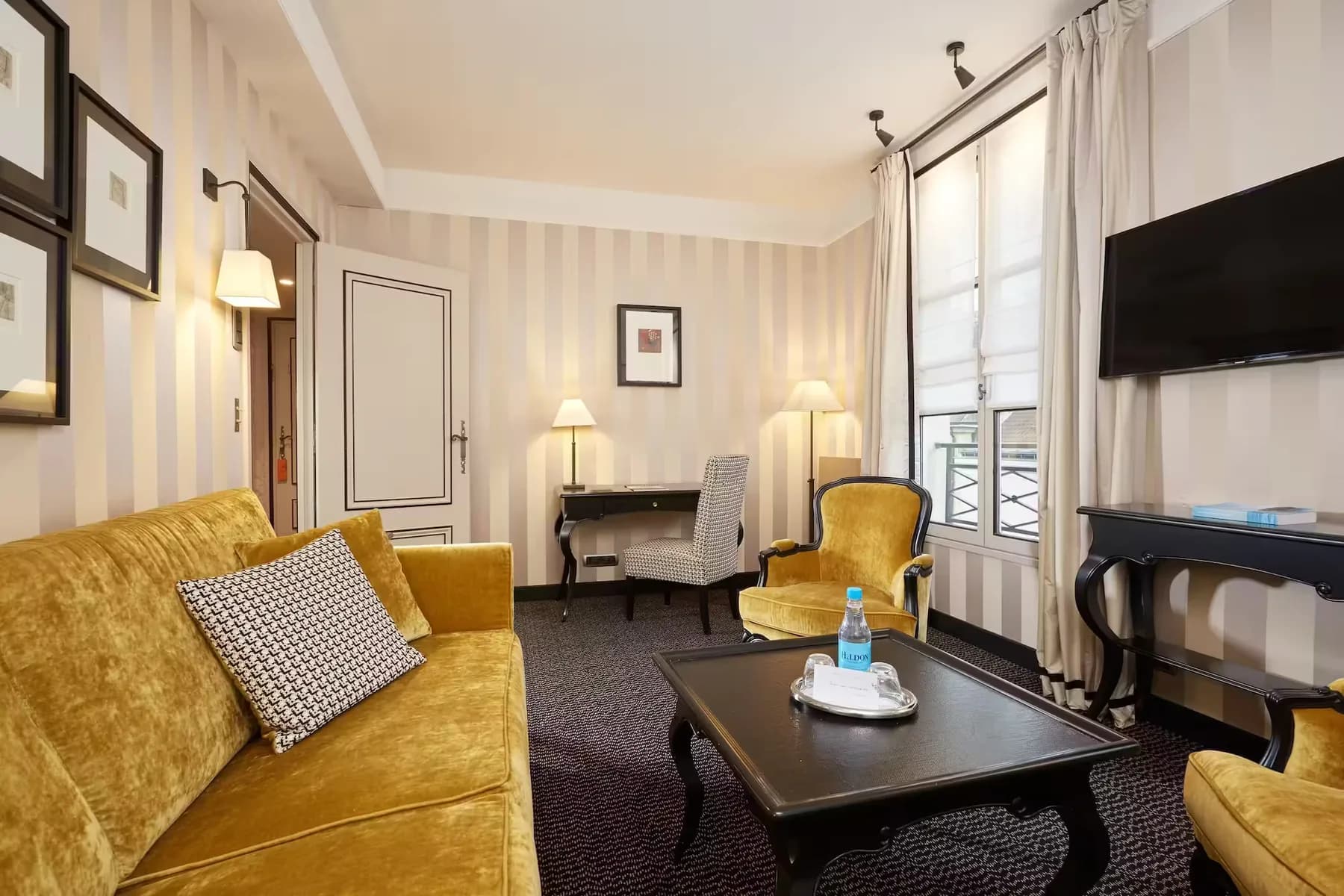 Le Pavillon de la Reine & Spa, Place des Vosges - 2