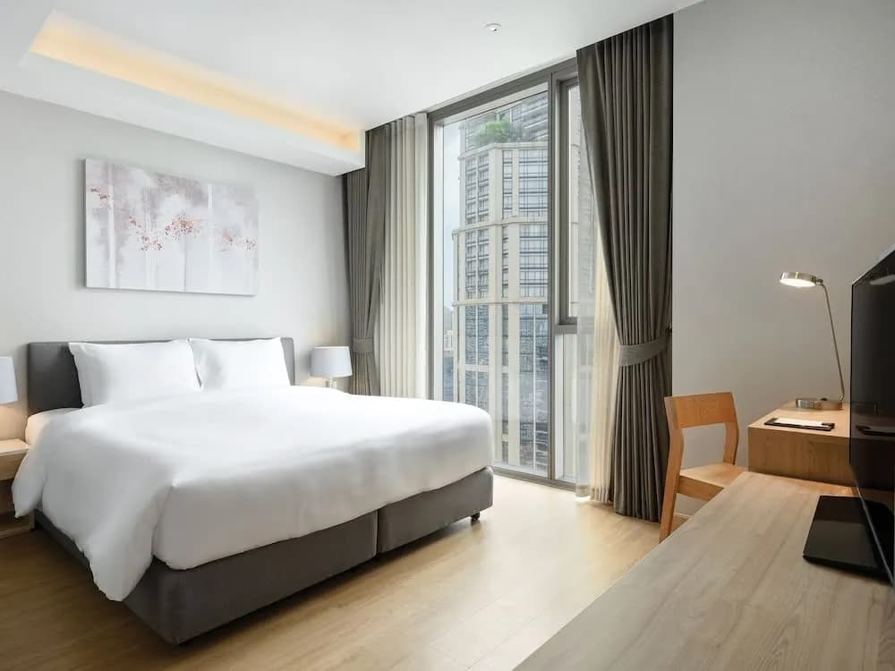 Oakwood Suites Bangkok - 2