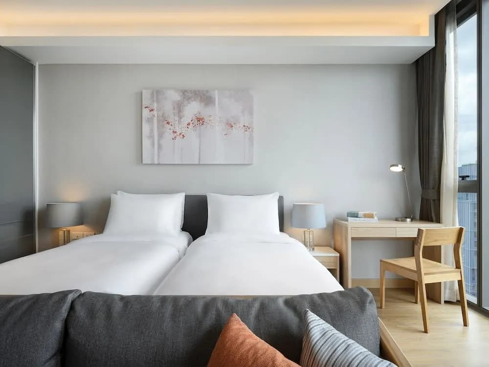 Oakwood Suites Bangkok - 3