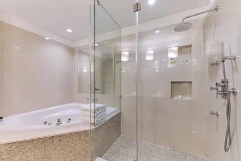 Jumeirah Living World Trade Centre - 5