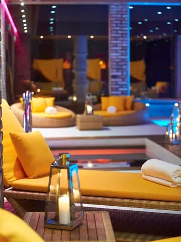 Aria Hotel Budapest by Library Hotel Collection - 4