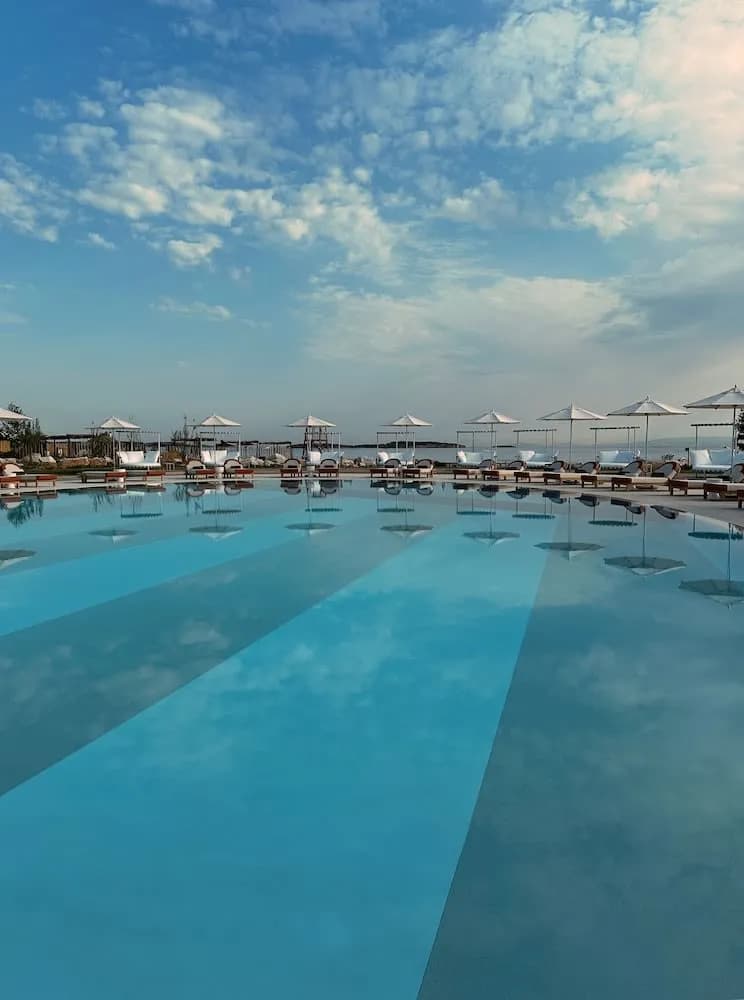 91 Athens Riviera, the Resort