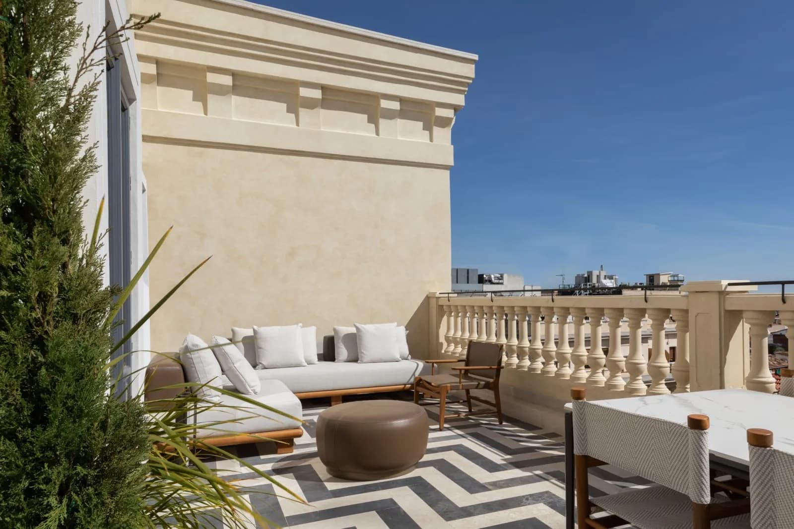 JW Marriott Hotel Madrid - 5