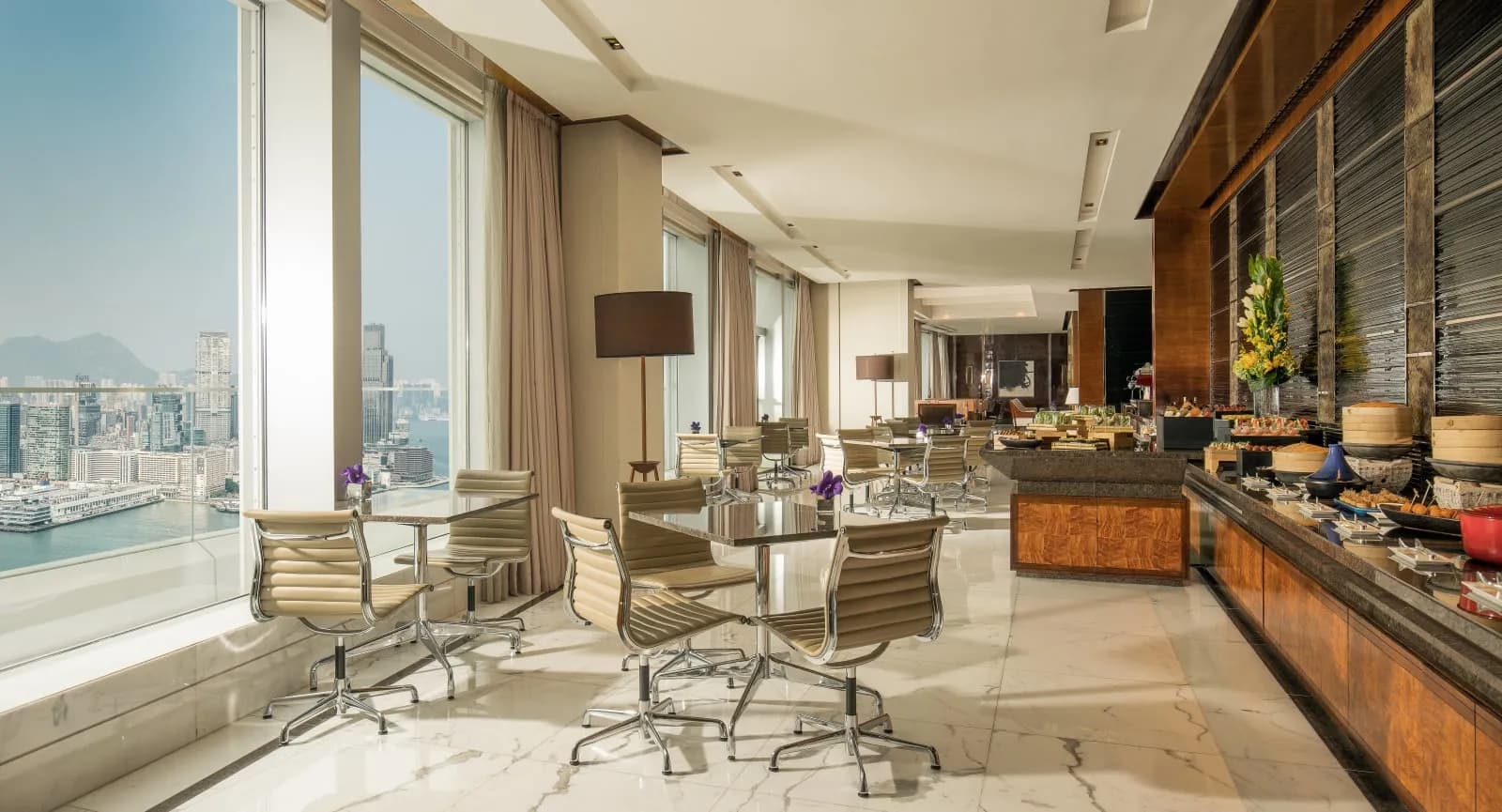 Four Seasons Hotel Hong Kong - 4