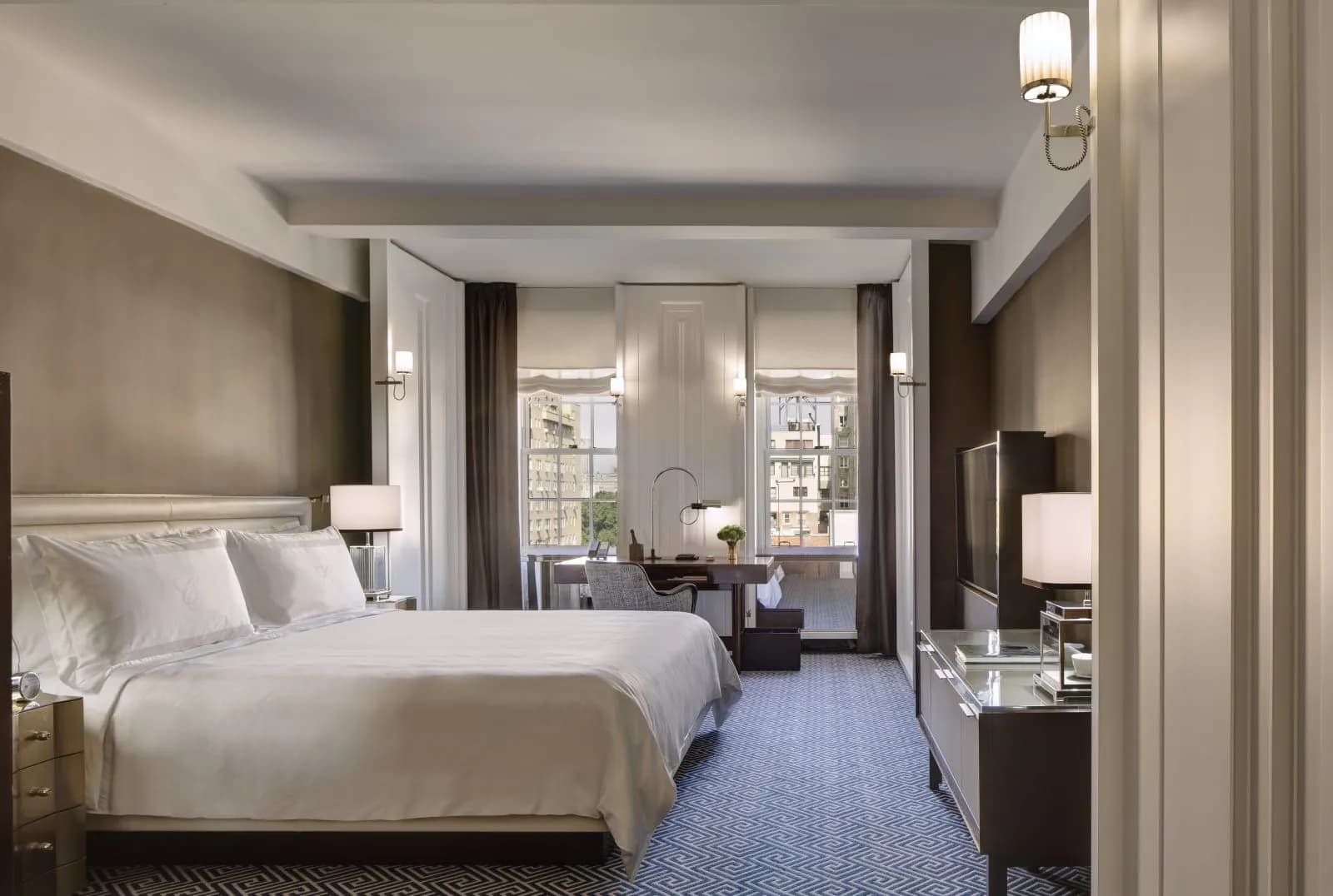 The Carlyle, A Rosewood Hotel - 5